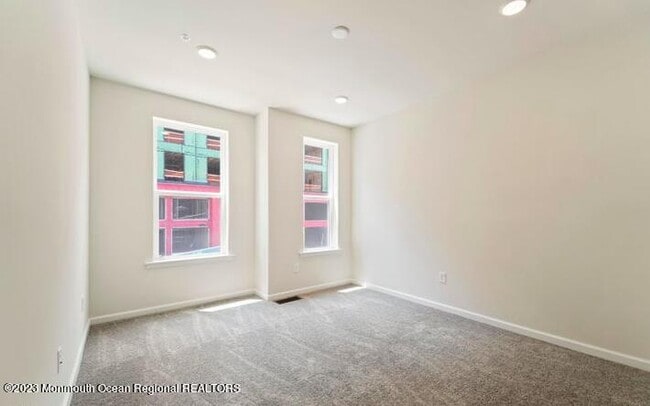 Building Photo - 8 Jessica Ln