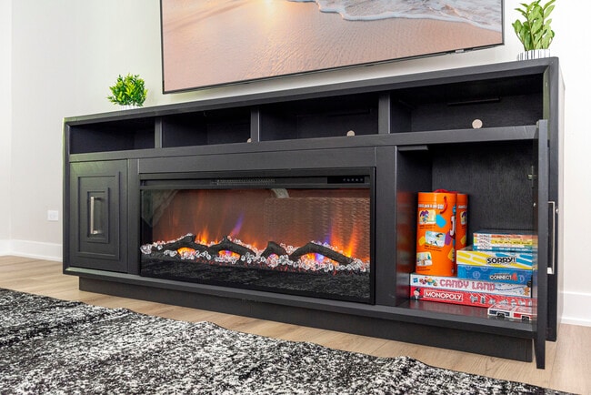 Building Photo - 208 W Hartford Dr