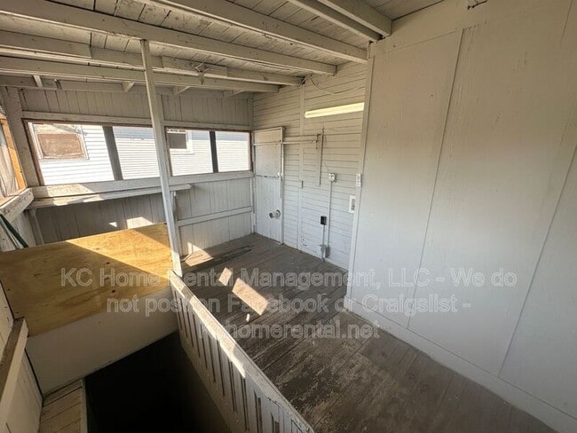 Building Photo - 5233 E 6 St