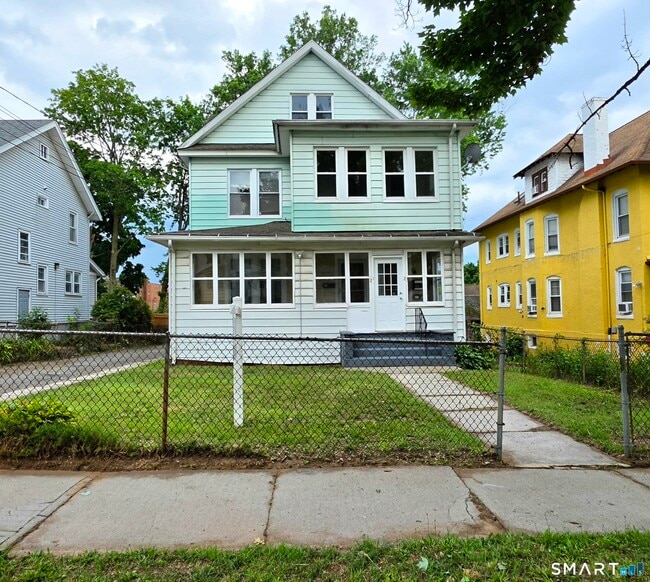 Building Photo - 23 Sharon St