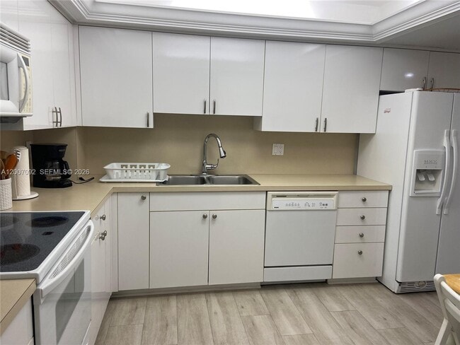 Building Photo - 5100 N Ocean Blvd