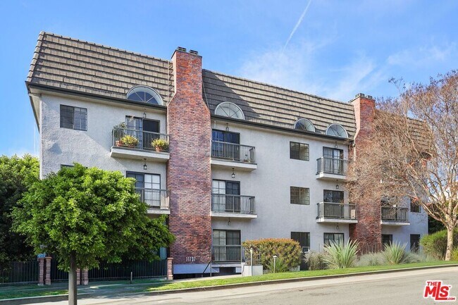 Building Photo - 11737 Darlington Ave