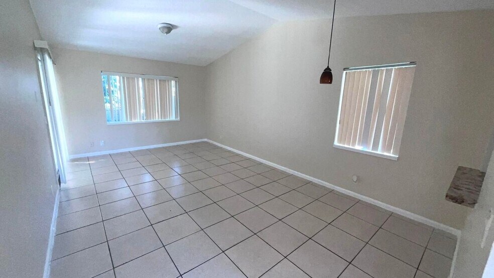 Building Photo - 2185 Pretty Ln