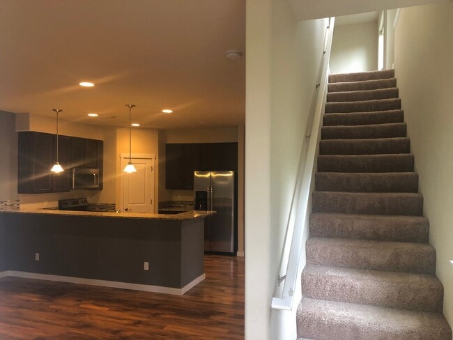 Building Photo - 3 Bed, 2.5 Bath Millcreek Townhouse 2 Car $3099.00
