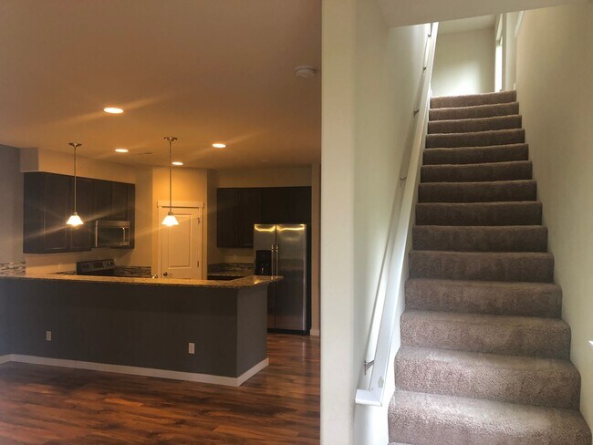 Building Photo - 3 Bed, 2.5 Bath Millcreek Townhouse New Ca...