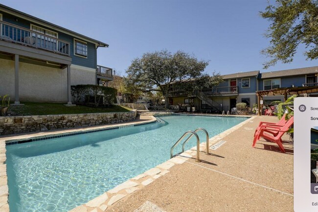 Building Photo - Updated one bedroom condo in heart of Austin!