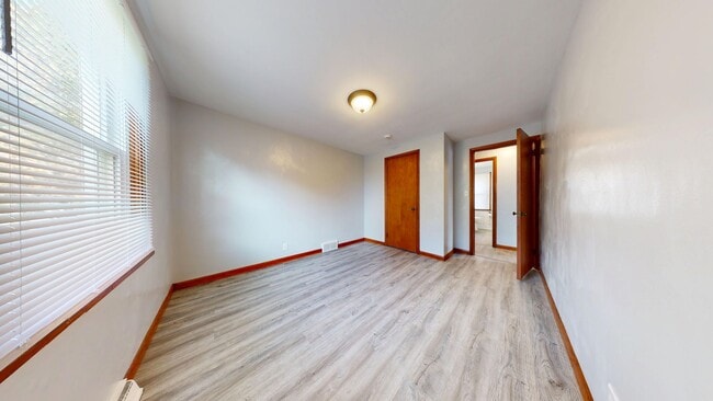 Building Photo - Madison ranch with basement, 1 car garage