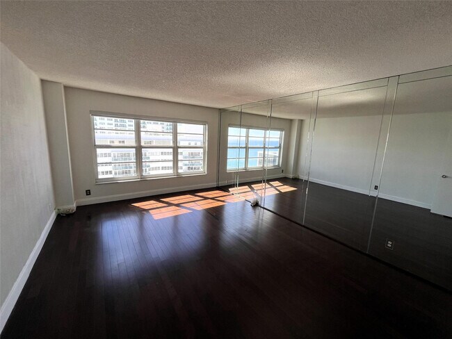 Building Photo - 3500 Galt Ocean Dr