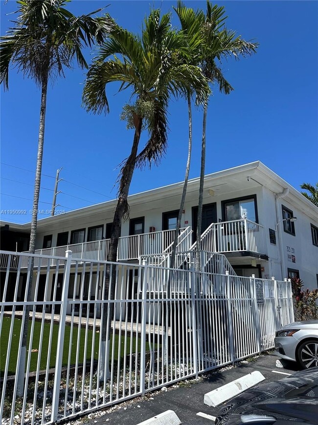 Building Photo - 2325 Arthur St