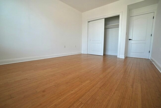 Building Photo - 5 Monitor St