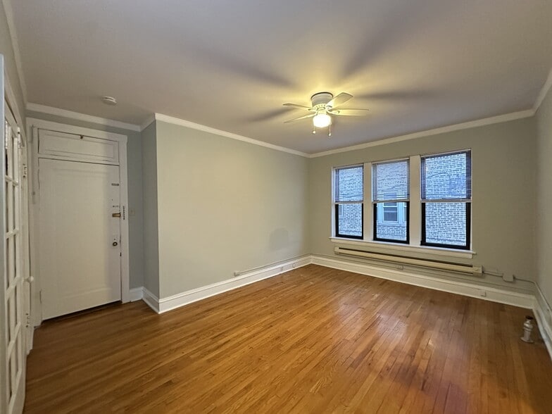 Building Photo - 4632 N Paulina St