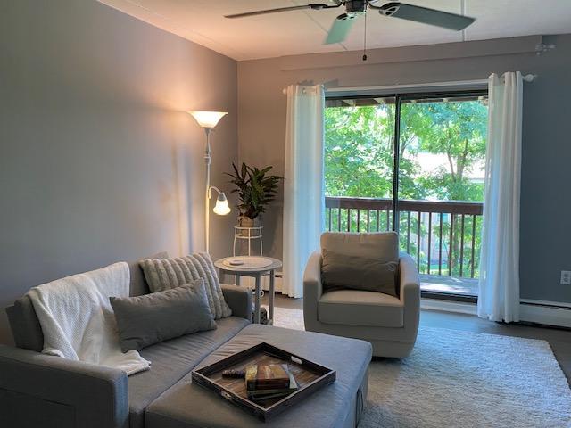 Large Spacious Living Room - 280 Bridgewater Rd