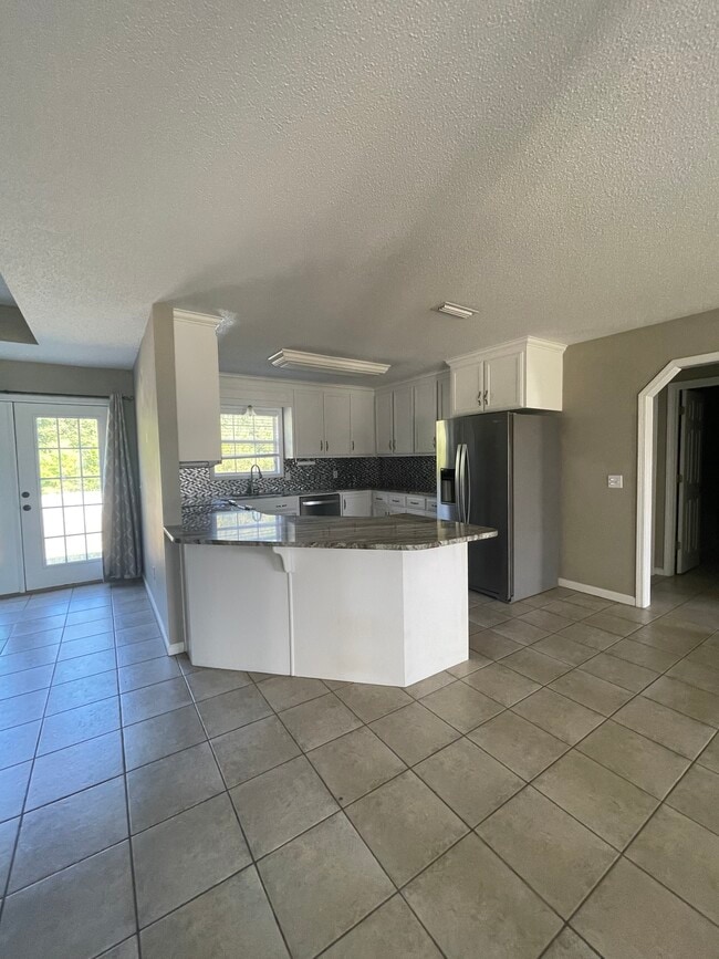 Building Photo - 206 Legacy Dr