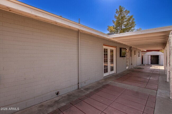 Building Photo - 312 E Hermosa Dr