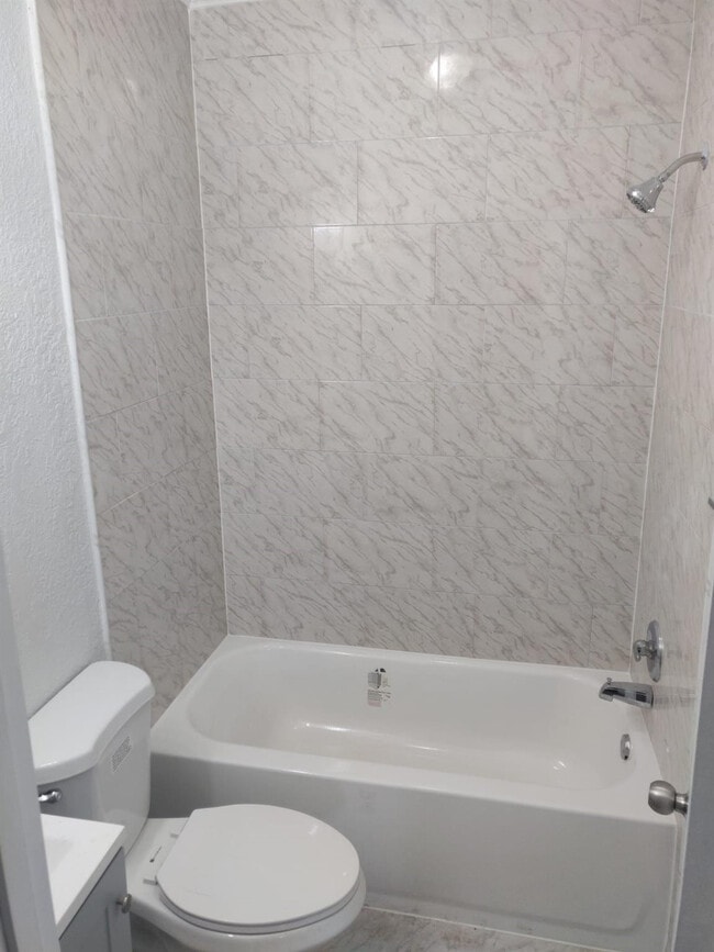 Building Photo - 210 SW 7th St