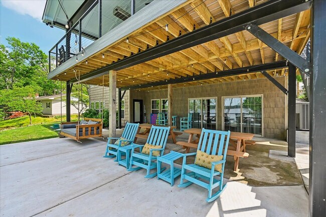 Building Photo - 1115 Red Bud Dr