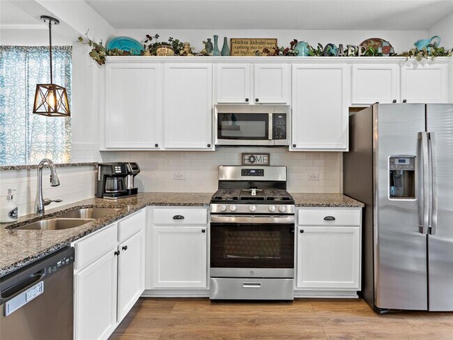 Building Photo - 557 Peace Dr