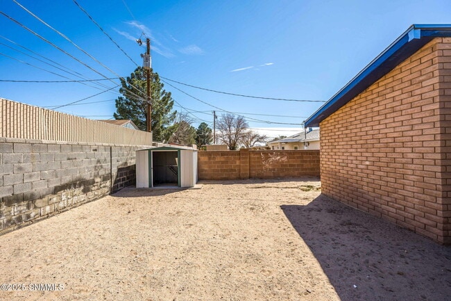 Building Photo - 963 Maple St