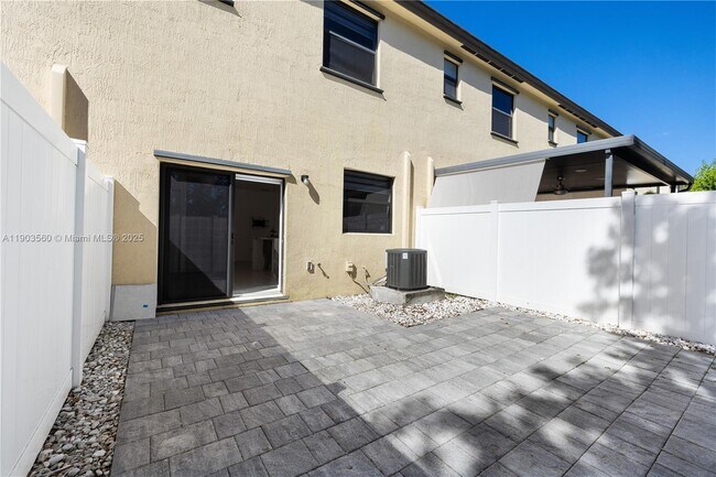 Building Photo - 10537 W 32nd Ln