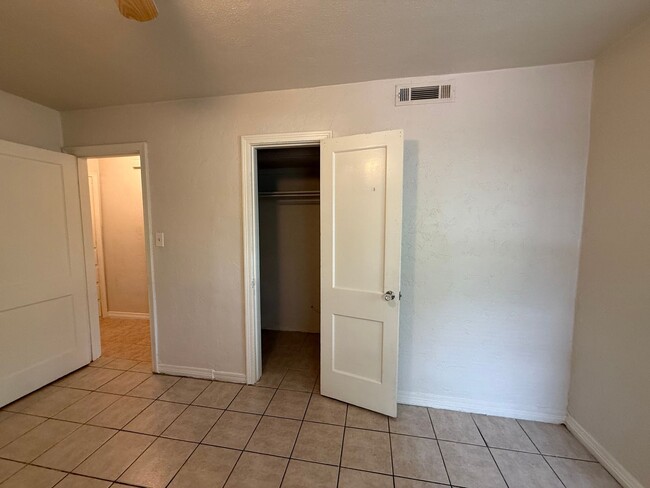 Building Photo - Historic Plaza District Apartment | Walkable Location & Classic Character