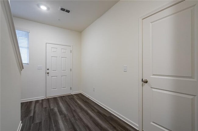 Building Photo - 2010 Ayla Dr