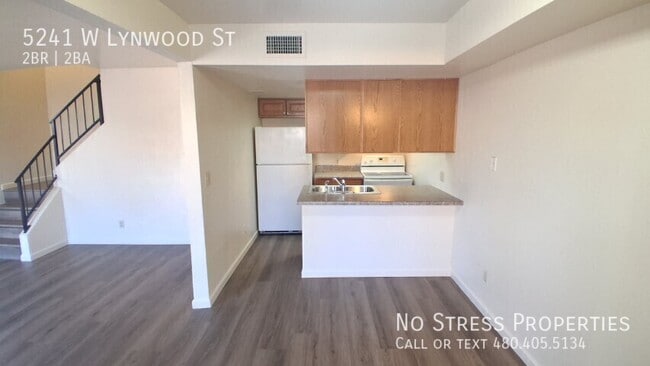 Building Photo - 5241 W Lynwood St