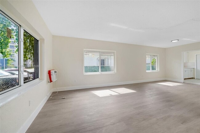 Building Photo - 2025 Fillmore St