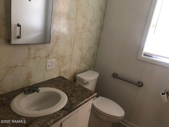 Building Photo - 2809 S Curtis Dr