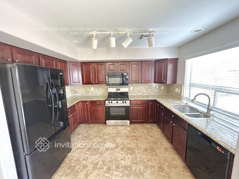 Building Photo - 2173 S 160th Ln