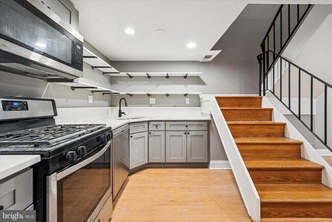 Building Photo - 2034 Mt Vernon St