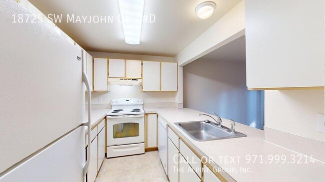 Building Photo - 18725 SW Mayjohn Ct