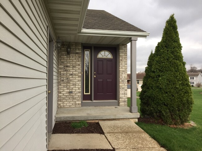 Building Photo - 906 Saint John St