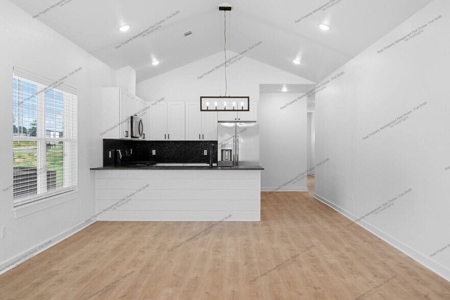 Building Photo - 8705 Cantera Dr
