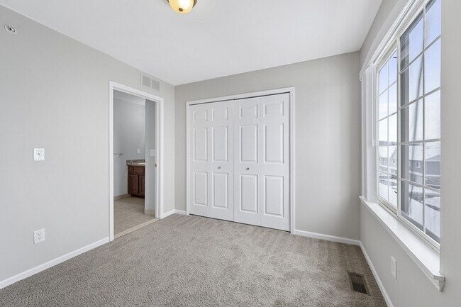 Building Photo - Towne Center Flats - 14154 Lakeside Blvd.