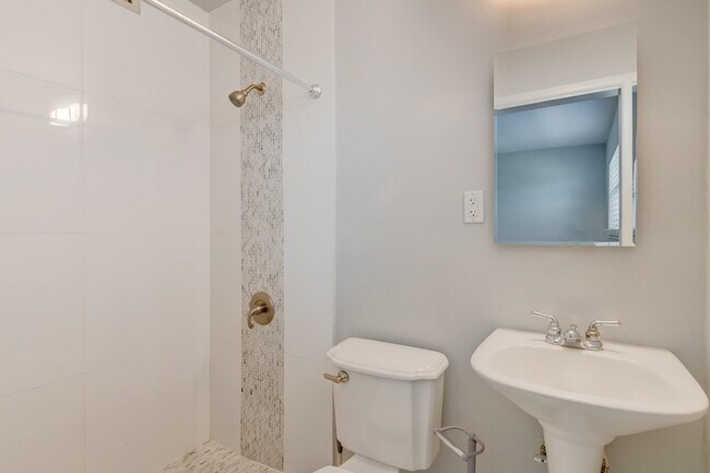 Building Photo - 2591 NE 55th Ct