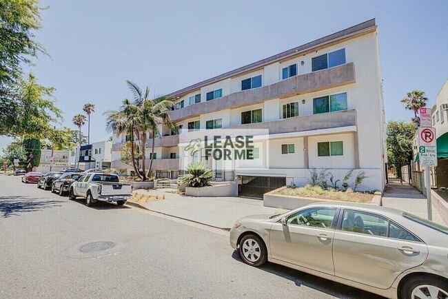 Building Photo - 449 Le Doux Rd