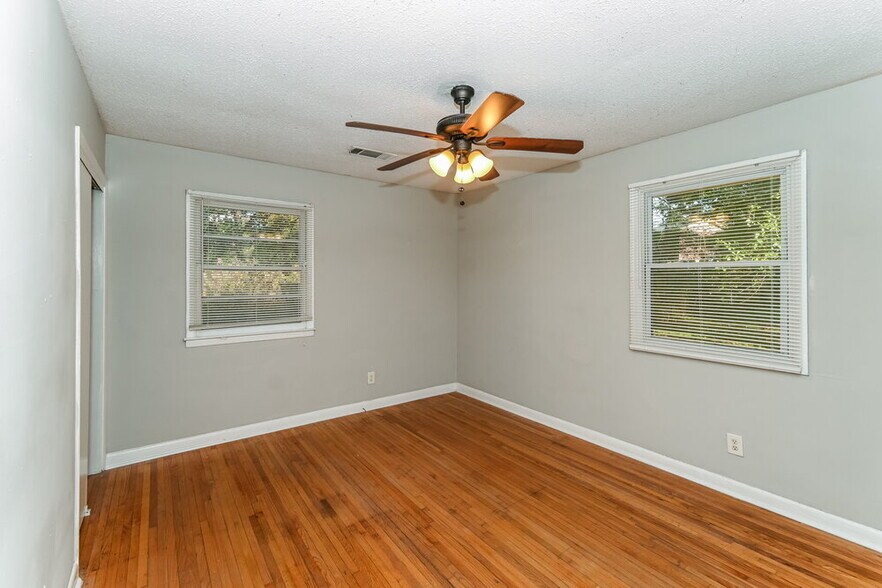 Building Photo - 3990 Rutgers Dr SW