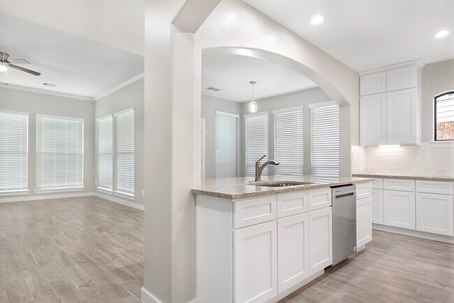 Building Photo - 28243 Chalet Park Dr