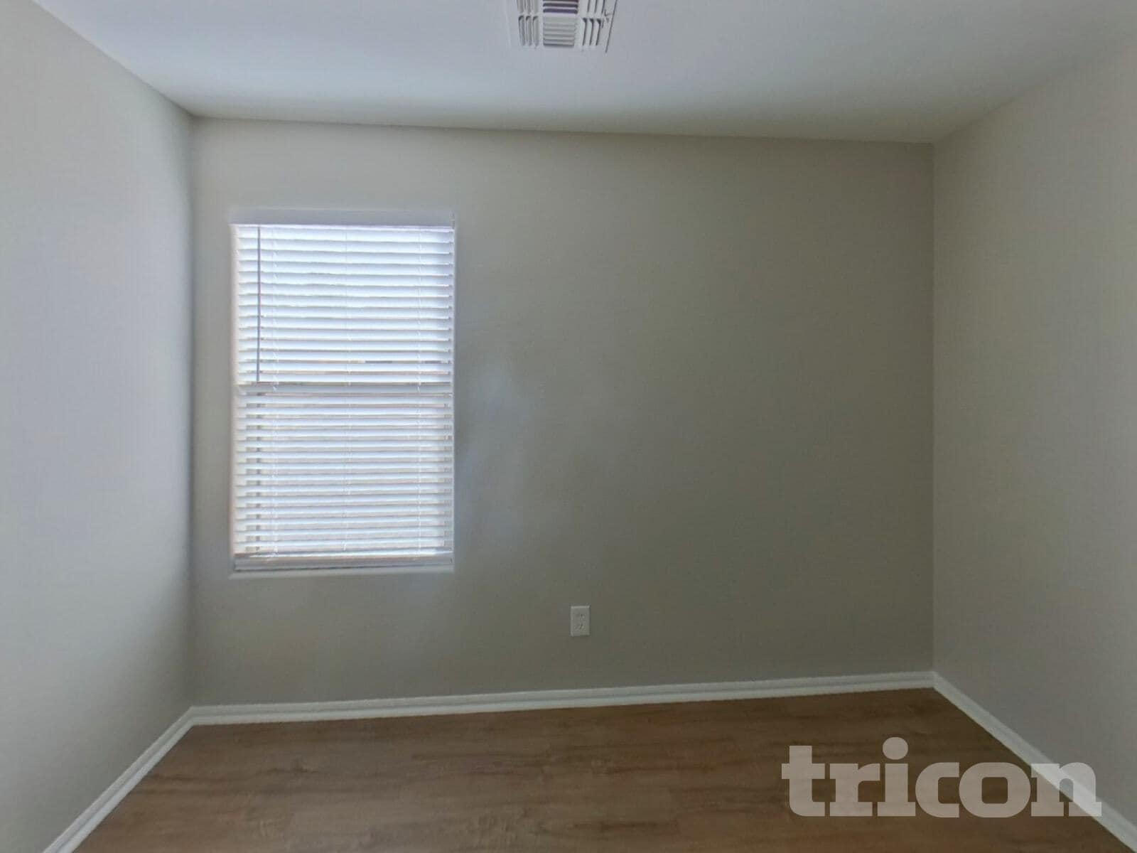 Building Photo - 40907 W Robbins Dr