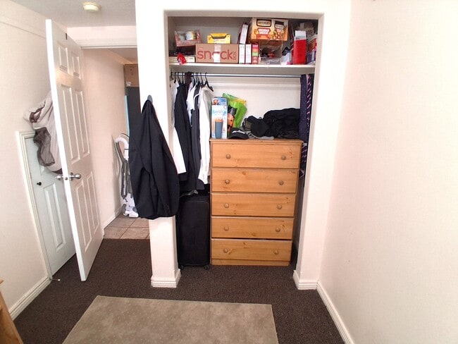 Building Photo - 652 E 700 N