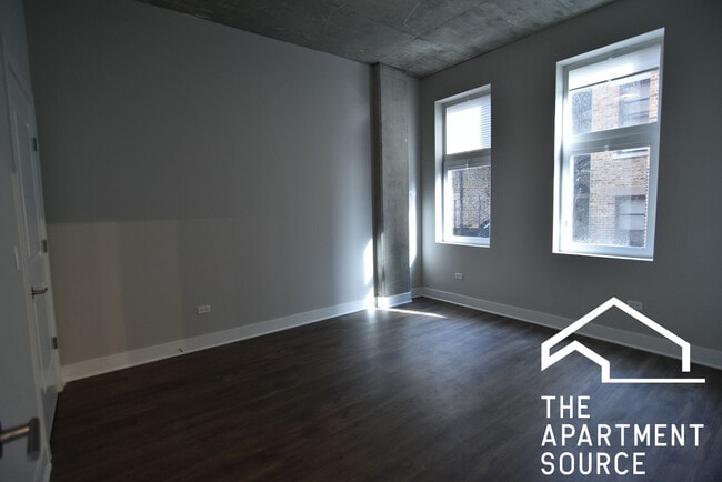 Building Photo - 3833 N Broadway