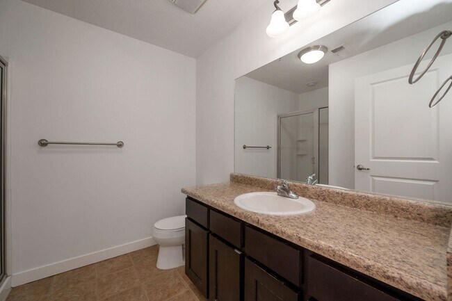 Building Photo - Stunning Down Town Condo in Secure Building