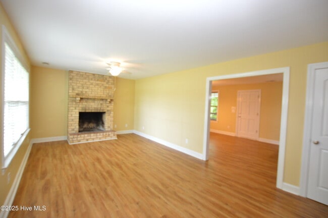 Building Photo - 1527 Catherine Lake Rd