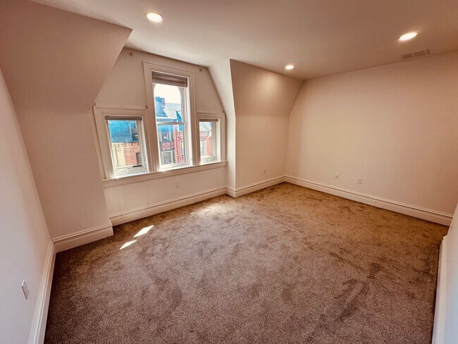 Building Photo - 138 S Beaver St