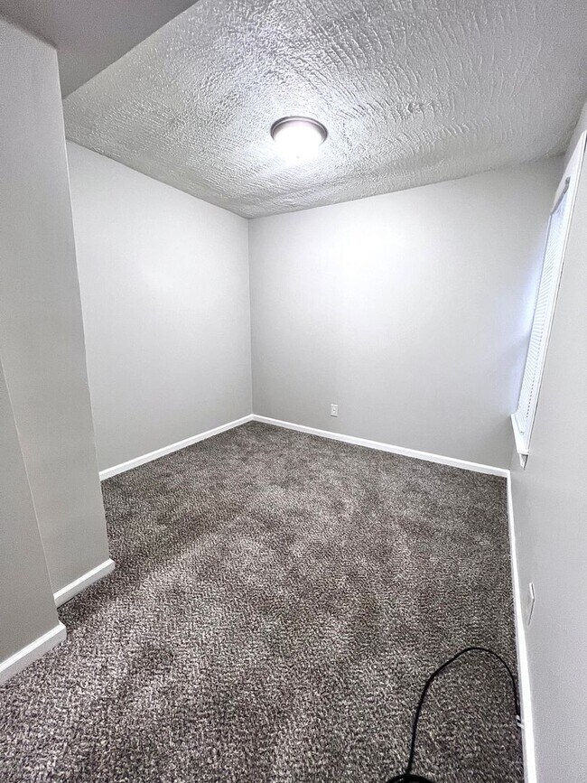 Building Photo - Cute South Omaha 2 bed, 1 bath beauty for only $1,250! COMING SOON!