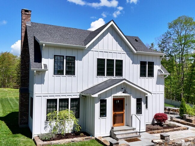 Building Photo - 6 Byrds Hill Rd