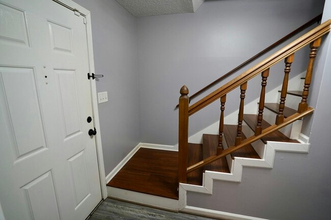 Building Photo - 338 Jamestown Manor Dr