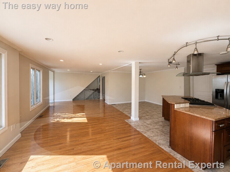 Building Photo - 167-169 Summer St Unit #1