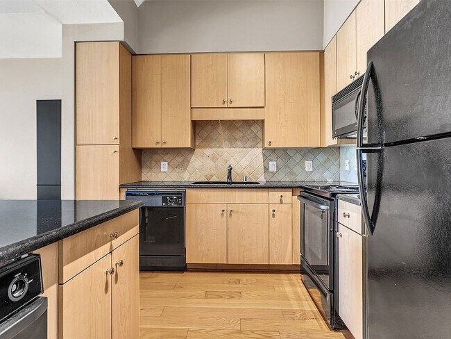 Building Photo - 3225 Turtle Creek Blvd Blvd