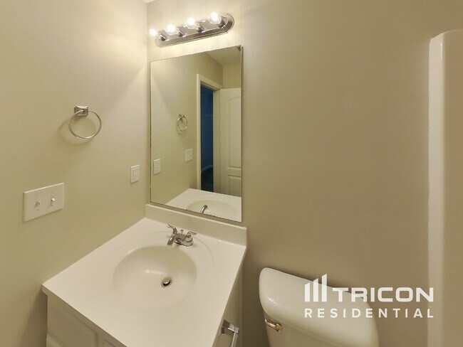 Building Photo - 5570 Hosea Ct